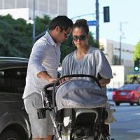 Jessica Alba and Cash Warren take Honor Marie and new baby Haven for breakfast | Picture 98026